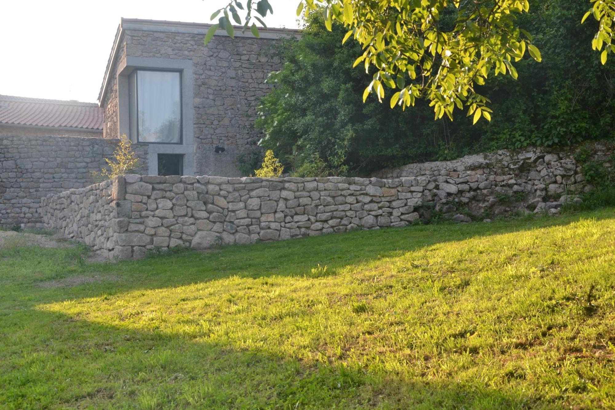 Maisonnette Jardin Jacuzzi Au Coeur De Chambles Villa Exterior foto